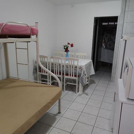 Kitinete Em Matinhos Com Piscina Villa Exterior photo
