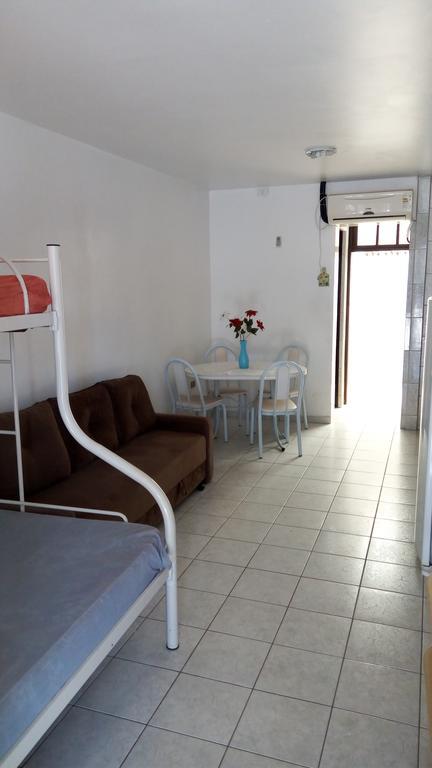 Kitinete Em Matinhos Com Piscina Villa Exterior photo