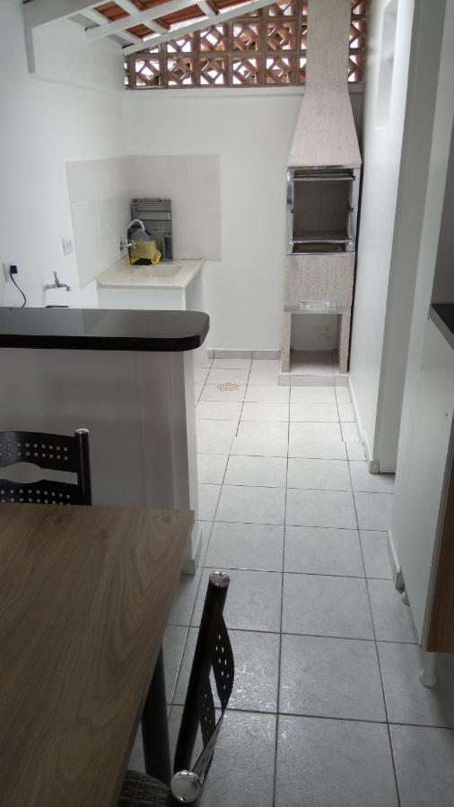 Kitinete Em Matinhos Com Piscina Villa Exterior photo